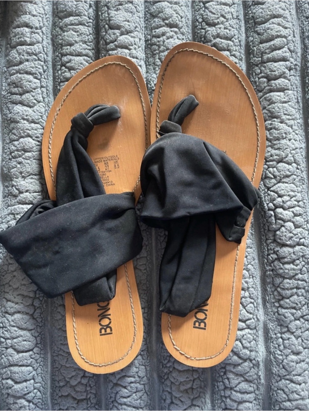 Bongo Black Knot-Top Women’s Sandals